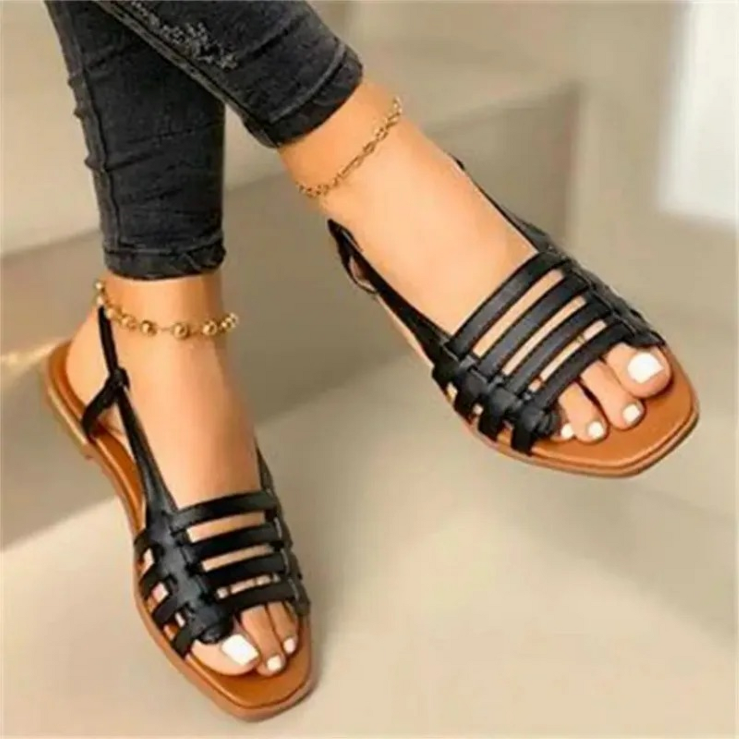 Sandalen mit flacher Sohle - Wynn