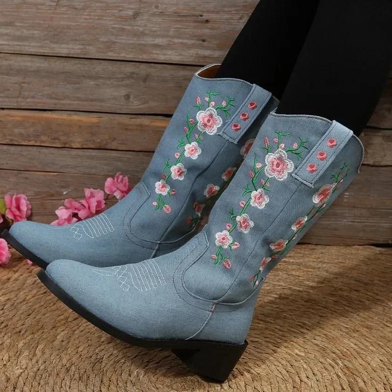 Stylische Denim-Westernstiefel mit Blumendesign  - Felda