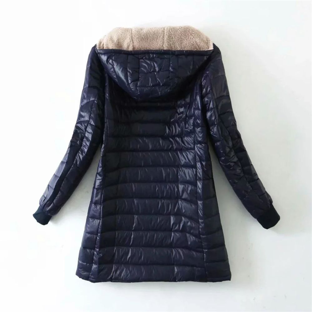 Damen-Puffer-Winterjacke mit wärmendem Innenfutter und Kapuze, ideal für kalte Herbst- und Wintertage.