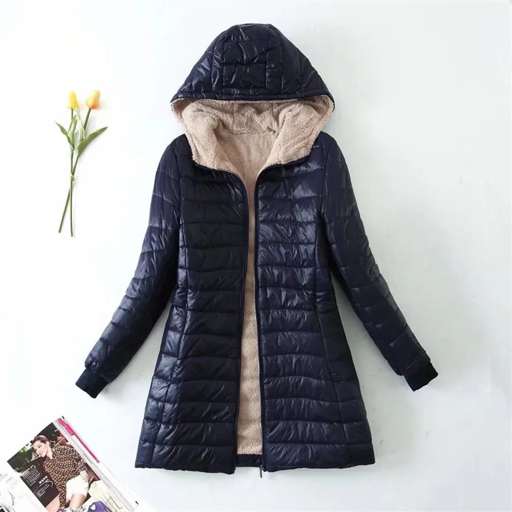 Damen-Puffer-Winterjacke mit wärmendem Innenfutter und Kapuze, ideal für kalte Herbst- und Wintertage.