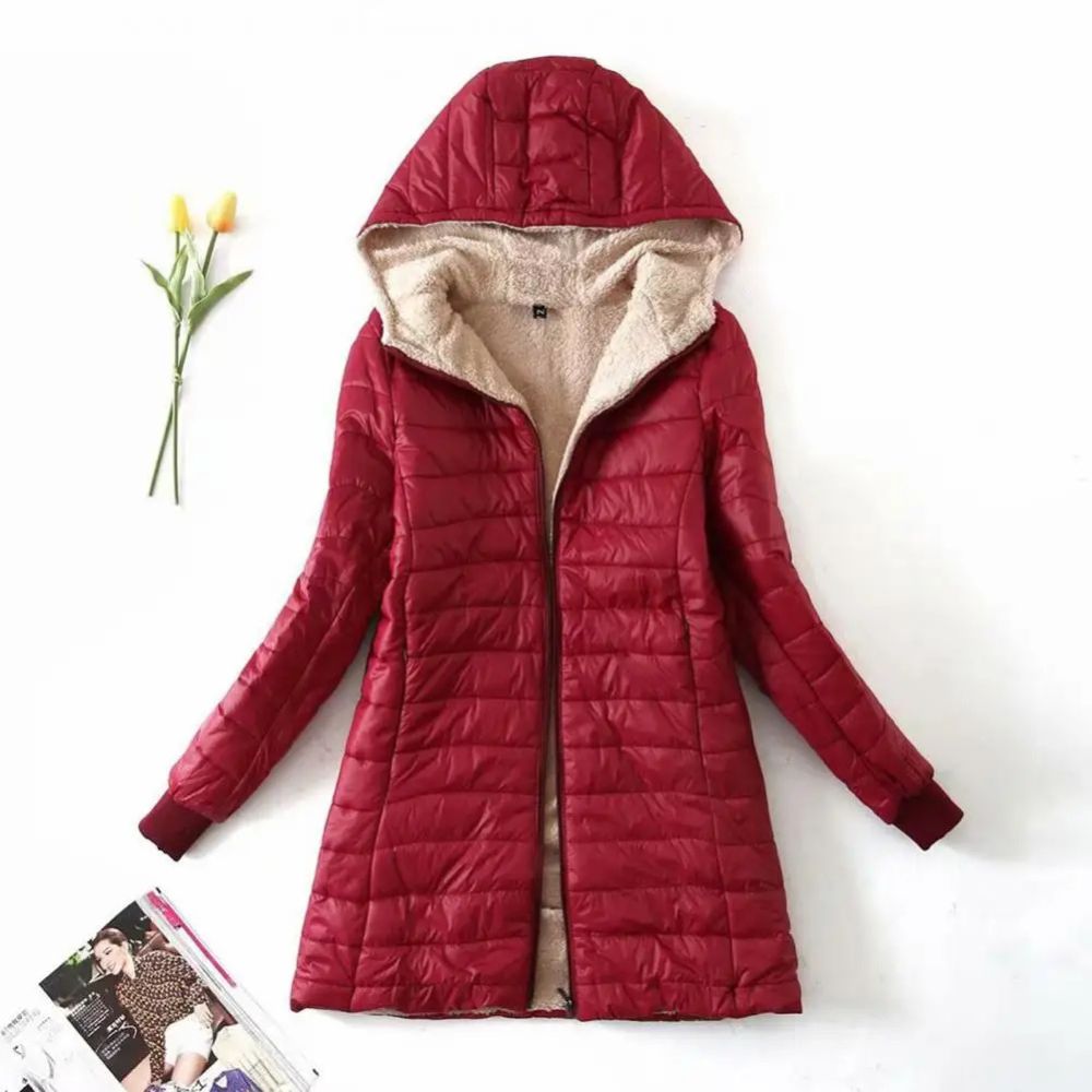 Damen-Puffer-Winterjacke mit wärmendem Innenfutter und Kapuze, ideal für kalte Herbst- und Wintertage.