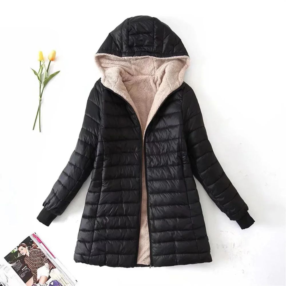 Damen-Puffer-Winterjacke mit wärmendem Innenfutter und Kapuze, ideal für kalte Herbst- und Wintertage.