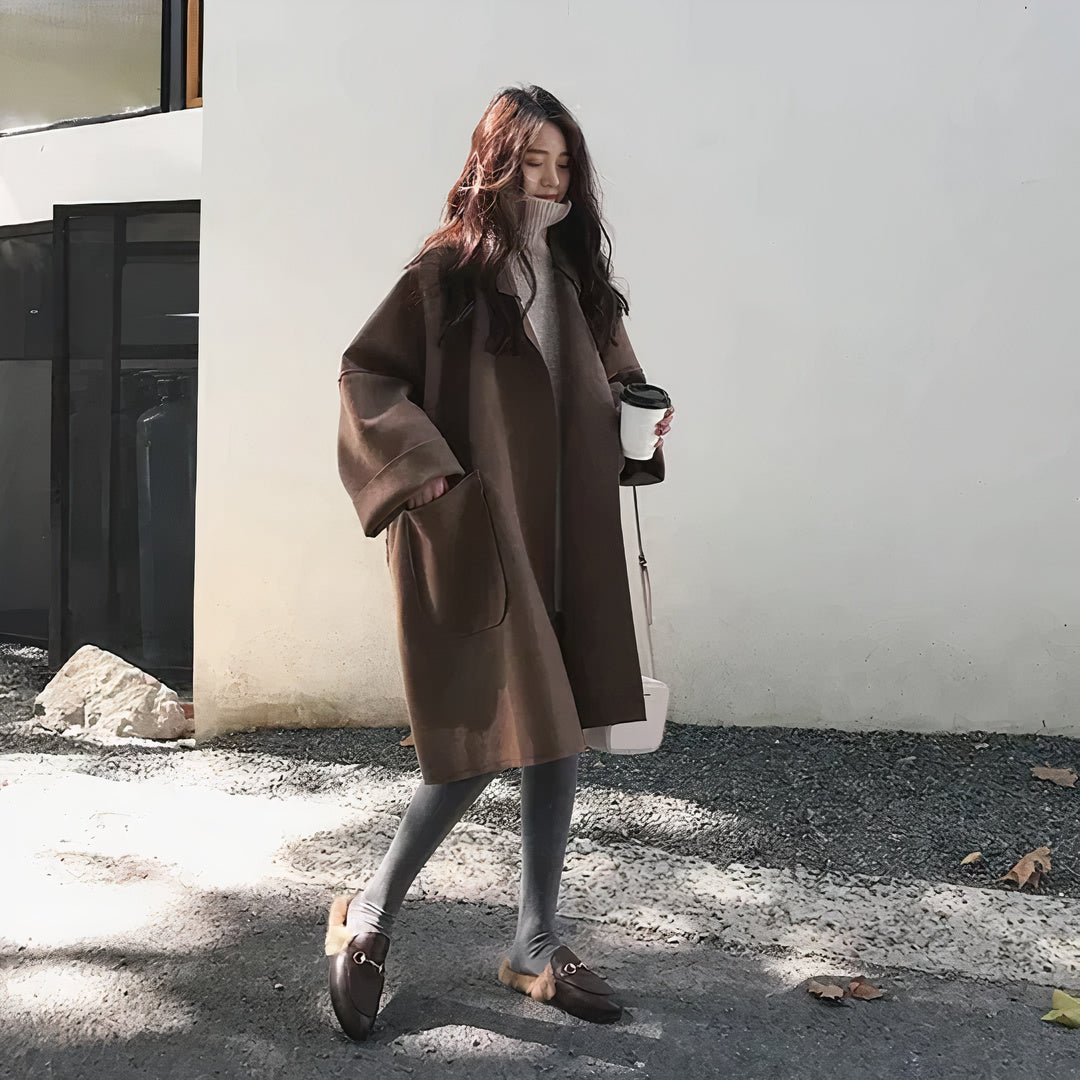 Eleganter Trenchcoat aus Wolle in Übergröße für Frauen, ideal für Herbst und Winter, modischer Oversize-Schnitt mit geräumigen Taschen.