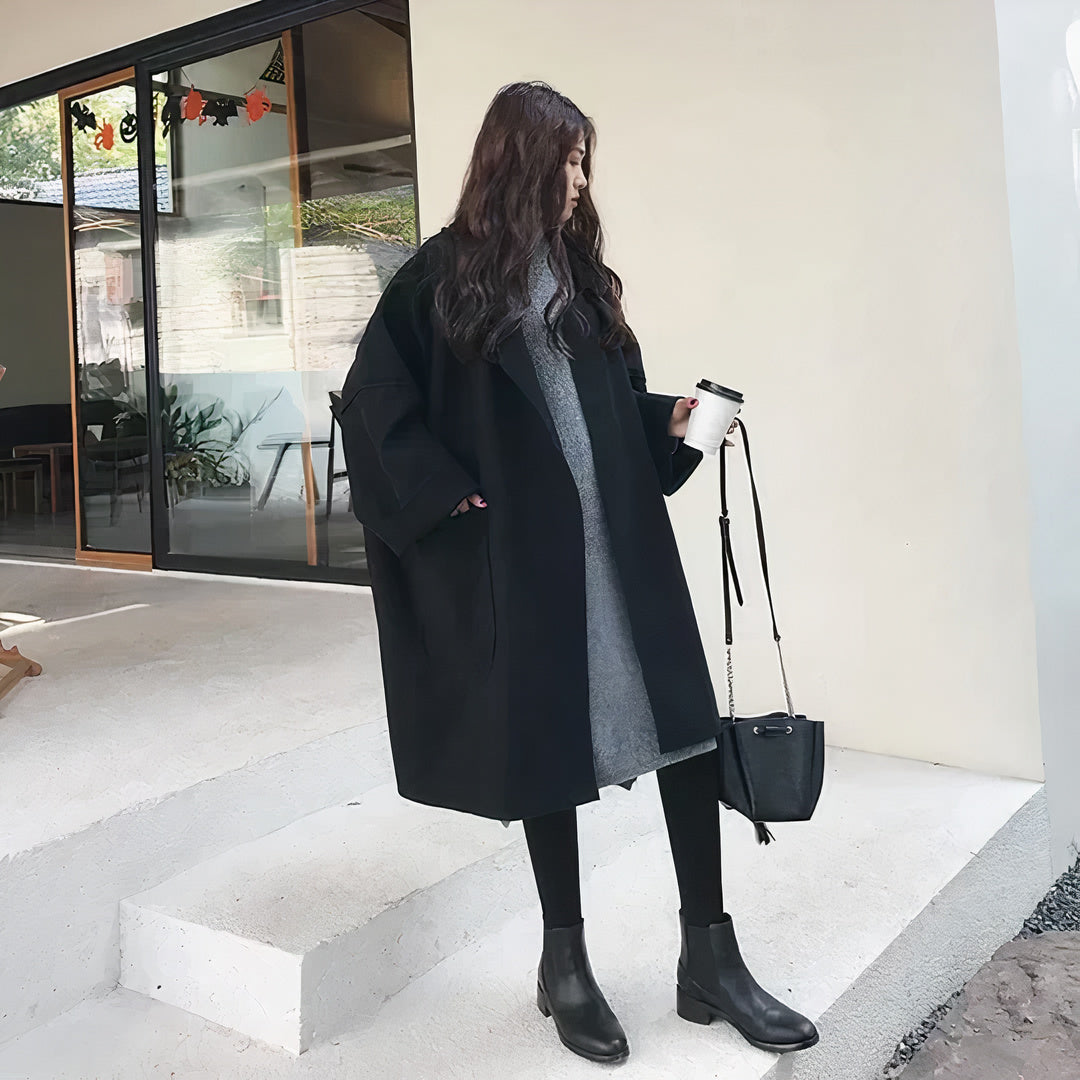 Eleganter Trenchcoat aus Wolle in Übergröße für Frauen, ideal für Herbst und Winter, modischer Oversize-Schnitt mit geräumigen Taschen.