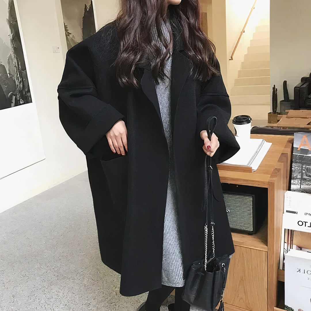 Eleganter Trenchcoat aus Wolle in Übergröße für Frauen, ideal für Herbst und Winter, modischer Oversize-Schnitt mit geräumigen Taschen.