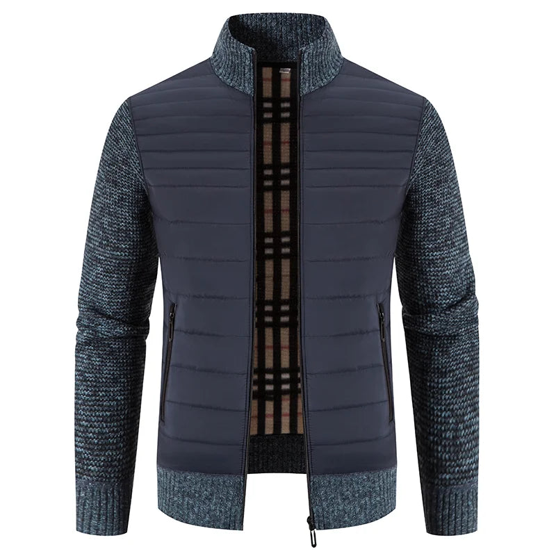 Herren-Strickfleece-Jacke, ideal für Herbst- und Wintertage, mit warmem Fleece-Innenfutter und modernen Strickeinsätzen für Stil und Komfort.