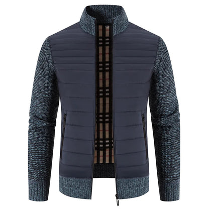 Herren-Strickfleece-Jacke, ideal für Herbst- und Wintertage, mit warmem Fleece-Innenfutter und modernen Strickeinsätzen für Stil und Komfort.