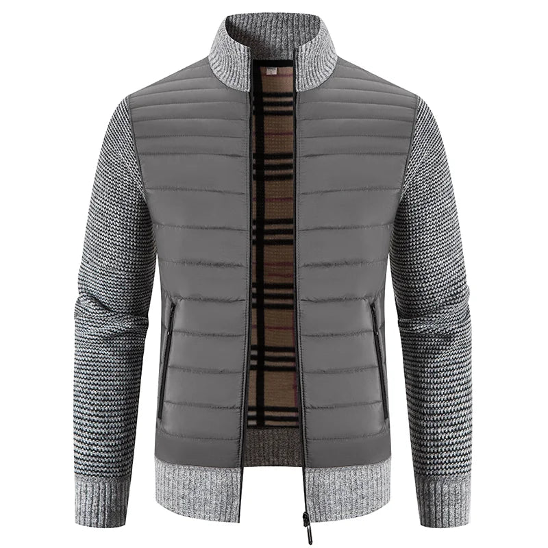 Herren-Strickfleece-Jacke, ideal für Herbst- und Wintertage, mit warmem Fleece-Innenfutter und modernen Strickeinsätzen für Stil und Komfort.