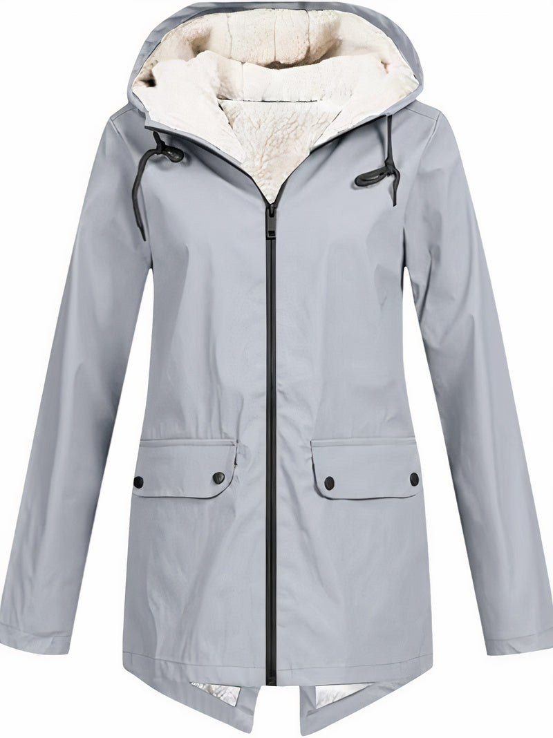 Jacke mit Kapuze und Reißverschluss ideal für Herbst- und Wintertage.