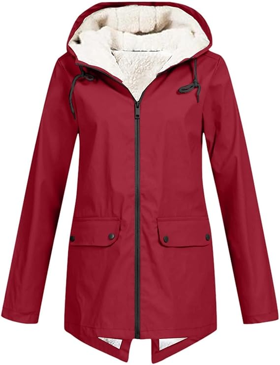 Jacke mit Kapuze und Reißverschluss ideal für Herbst- und Wintertage.