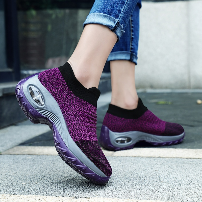 Laufschuhe Hypersoft mit atmungsaktivem Strickmaterial und rutschfester Sohle für Komfort im Herbst und Winter.