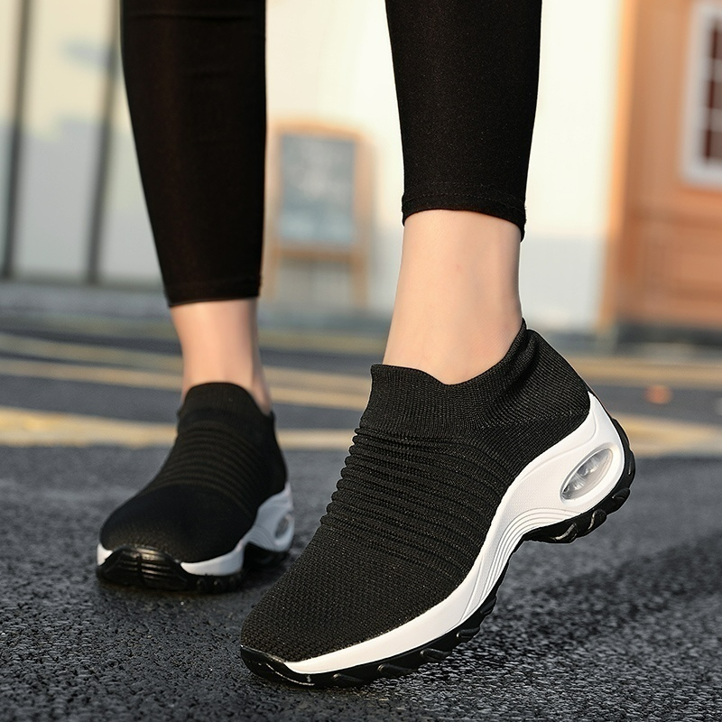 Laufschuhe Hypersoft mit atmungsaktivem Strickmaterial und rutschfester Sohle für Komfort im Herbst und Winter.