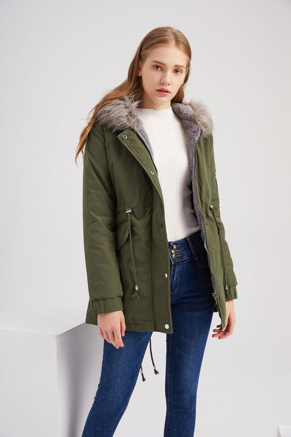 Parka-Jacke mit Kunstfell-Kapuze für Damen, ideal für kalte Herbst- und Wintertage.