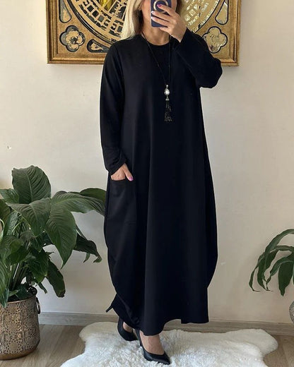 Schlichtes Kleid mit Rundhalsausschnitt, mit lockerer Passform, klassischem Rundhalsausschnitt und Seitentaschen für einen bequemen und vielseitigen Look.