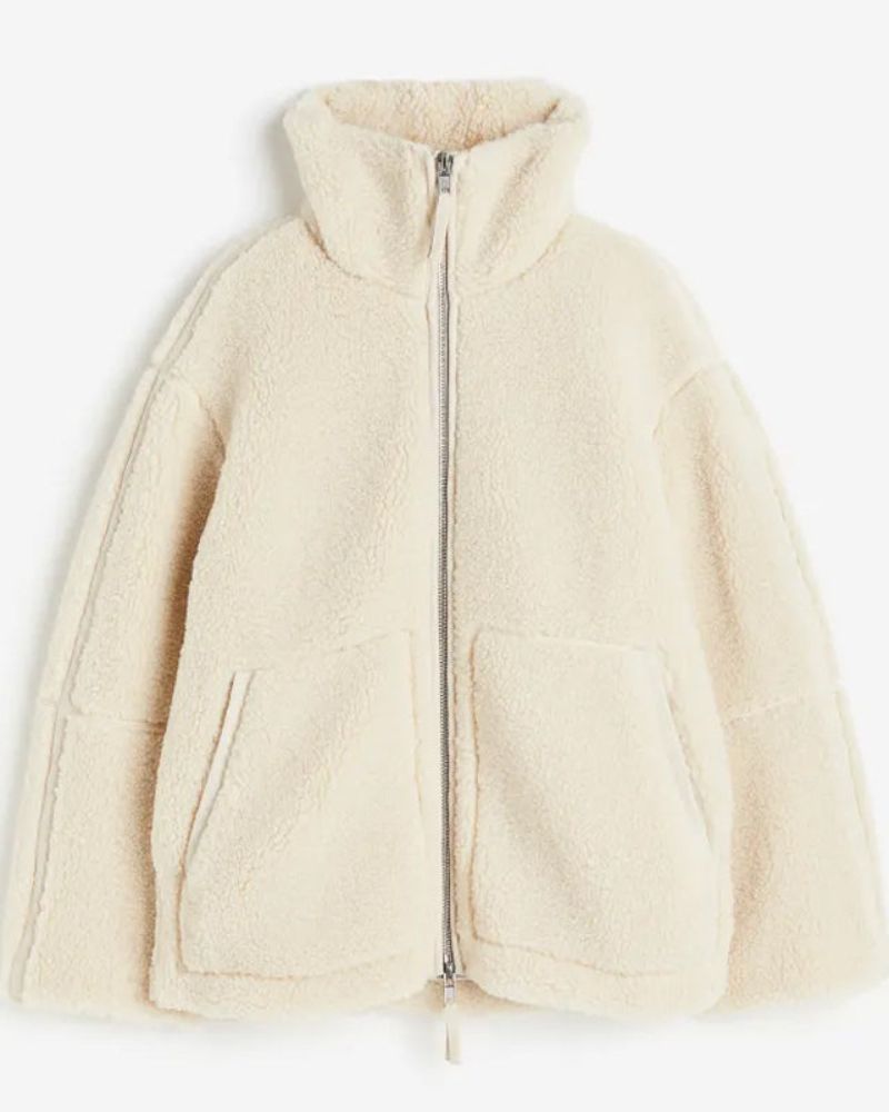 Warme Teddyjacke für Frauen, kuschelig und ideal für kalte Herbst- oder Wintertage.