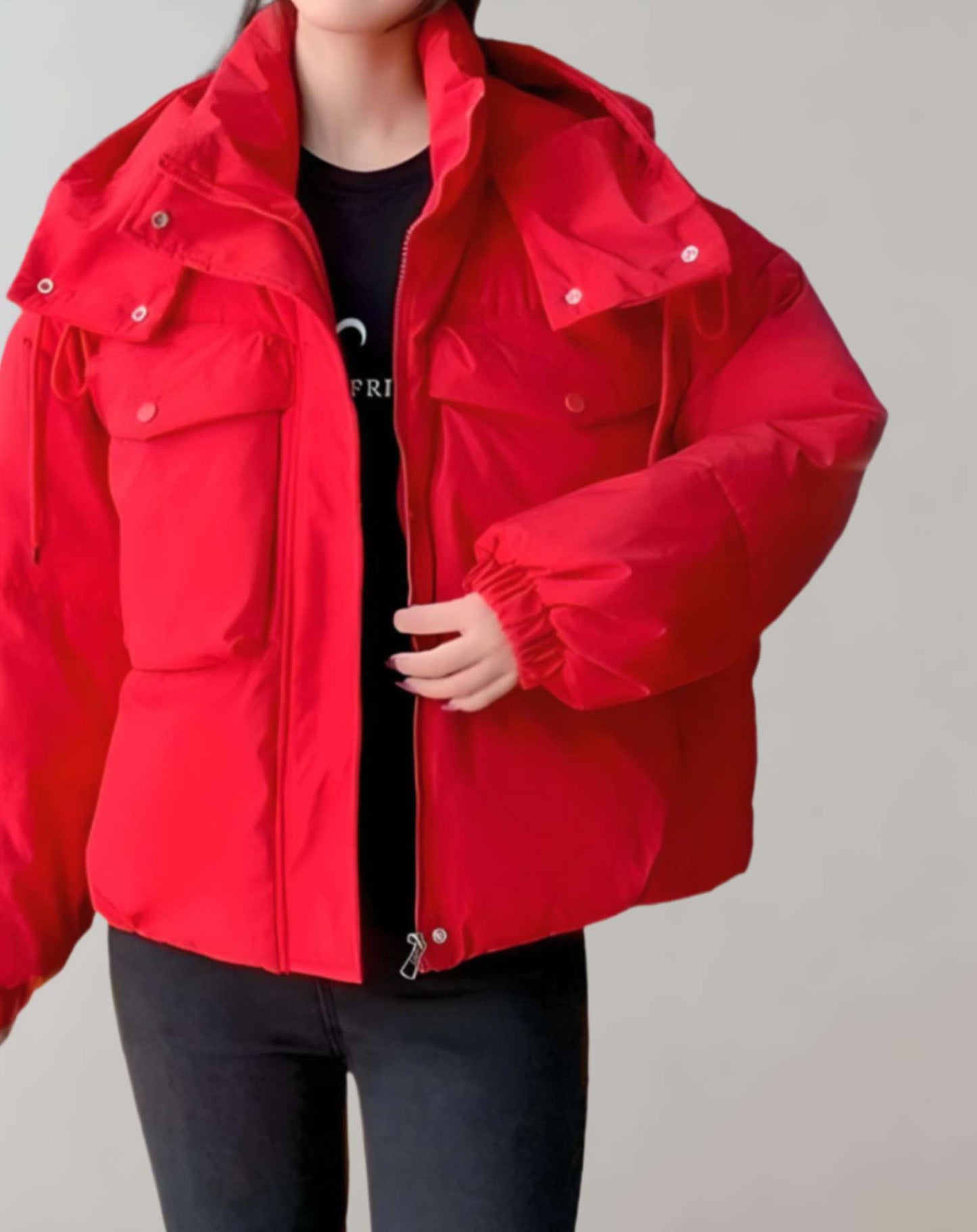 Warme wattierte Baumwolljacke für Frauen, ideal für Herbst und Winter, mit praktischer Kapuze und geräumigen Taschen.