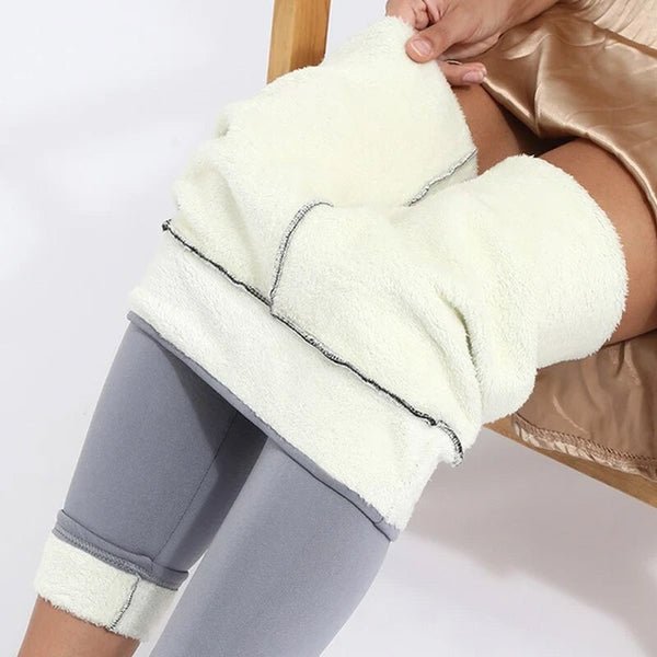 Warme Winterleggings für Frauen mit weichem Fleece-Innenfutter, ideal für kalte Herbst- und Wintertage, bietet Komfort und Elastizität.