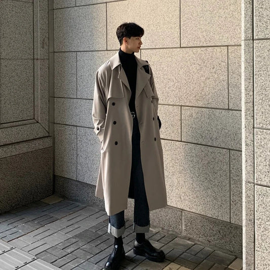 Warmer Trenchcoat für Männer, ideal für Herbst- und Wintertage, mit elegantem Design und wind- und wasserabweisendem Material.