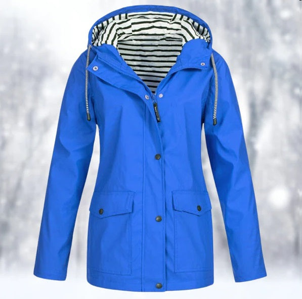 Wetterschutzjacke für Damen, ideal für Herbst- und Wintertage, mit wind- und wasserdichtem Material und verstellbarer Kapuze.