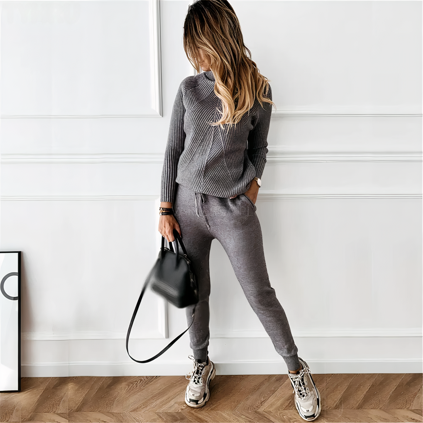 Gestreifter Rollkragenpulli und elastische Hose im Set - Yvette